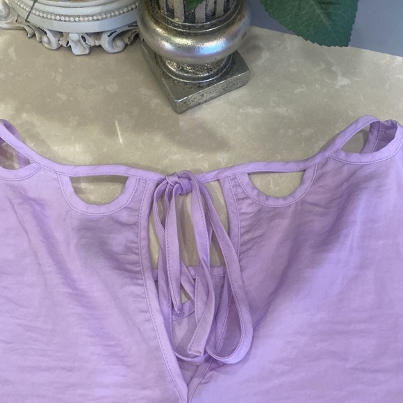 Beautiful CAbi sleeveless top - Picture 8 of 12